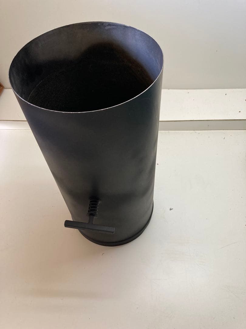 薪ストーブ 黒 円筒形 調整ハンドル付き本体接続煙突