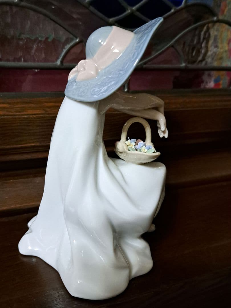 リヤドロLLADRO 「花のバスケットをもつ少女」#8153