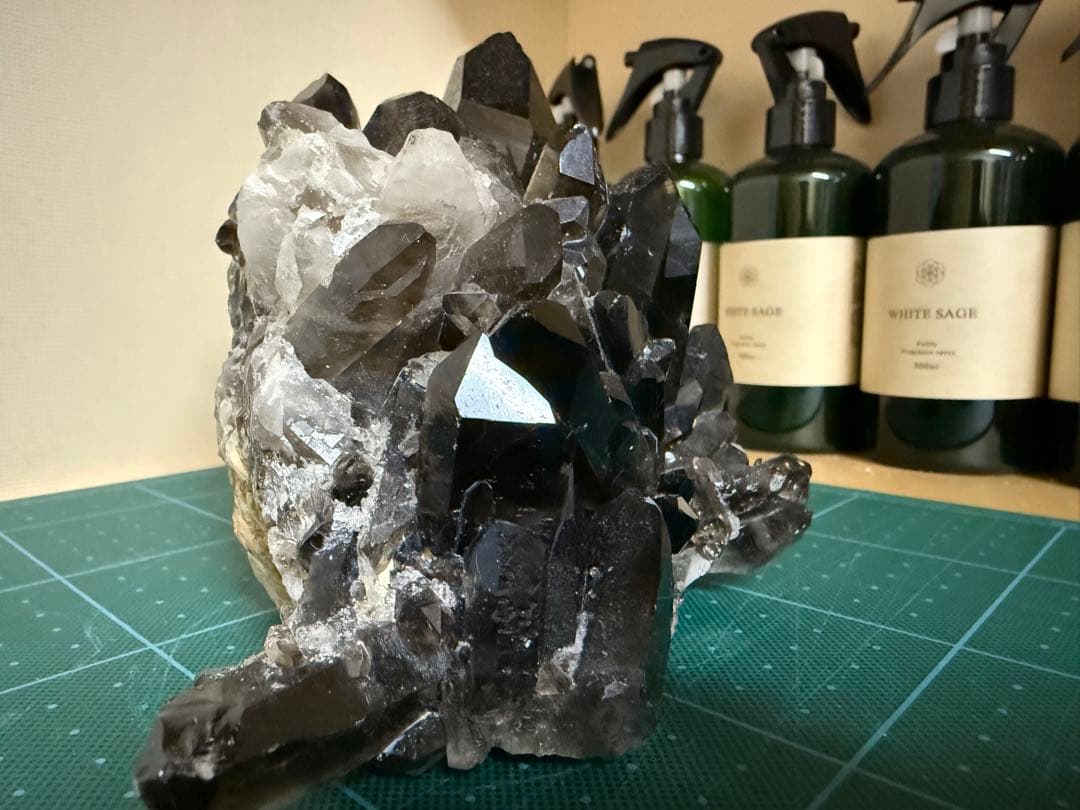 黒水晶 モリオン 原石　1756g