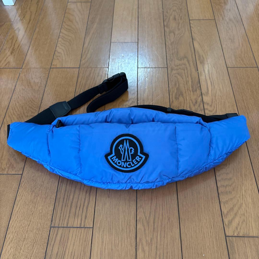 モンクレールボディバッグ