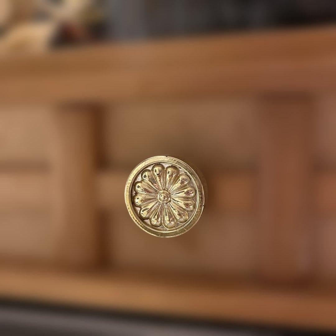 五月人形 武士の装束 金色の兜　若武者　兜　鎧　ガラスケース