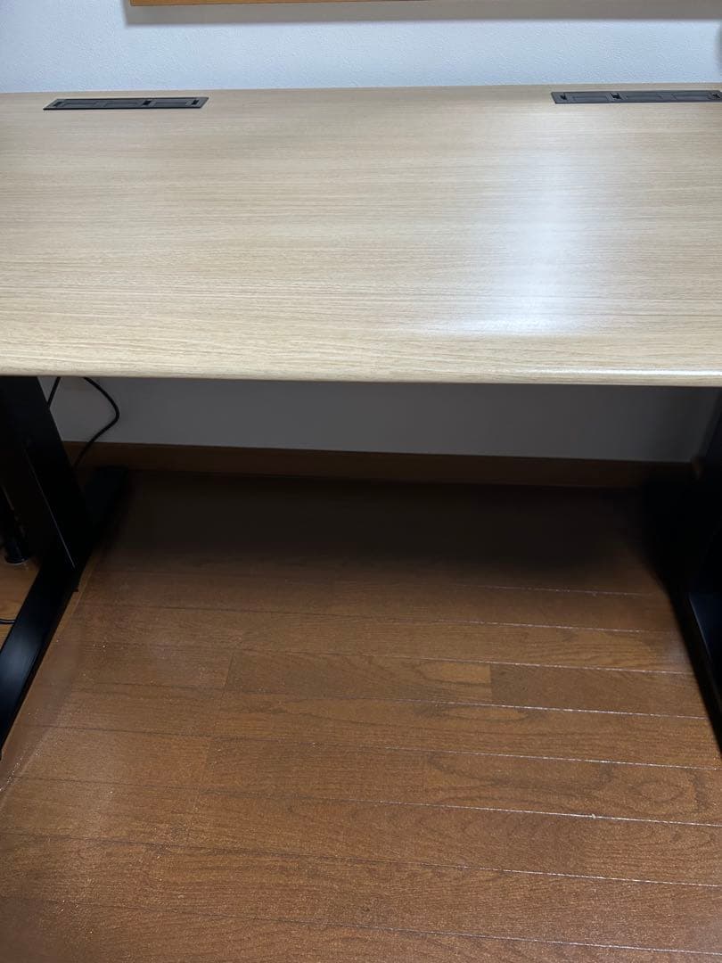 オカムラ　スイフト　自動昇降テーブル