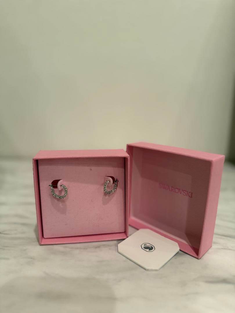 SWAROVSKI Vittore フープピアス ホワイト