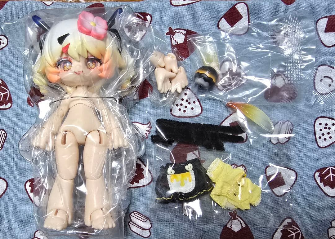 KUKAKA 虫虫カフェ ビビ　フィギュア