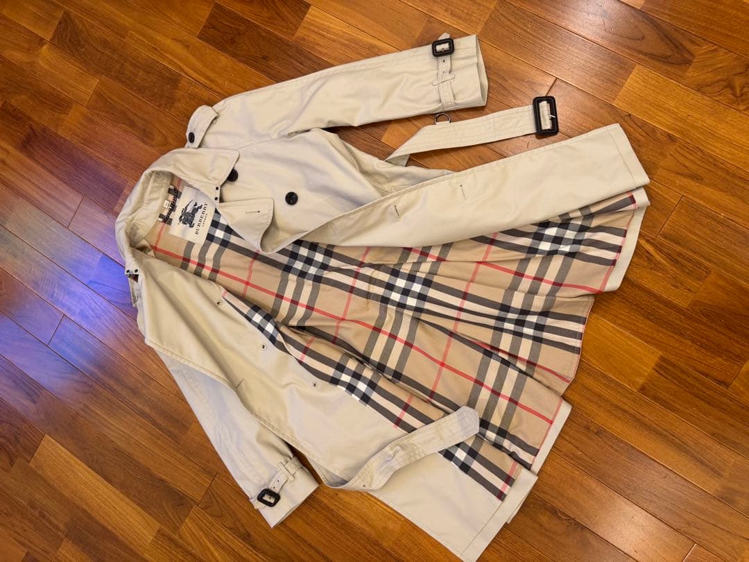 バーバーリー　ライトベージュ トレンチコート ダブルブレスト