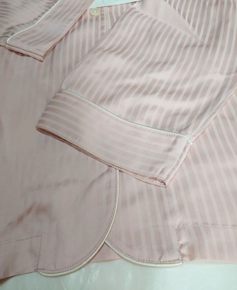 新品タグ付き 高級 睡眠科学 パジャマ ルームウェア サテン ストライプ M