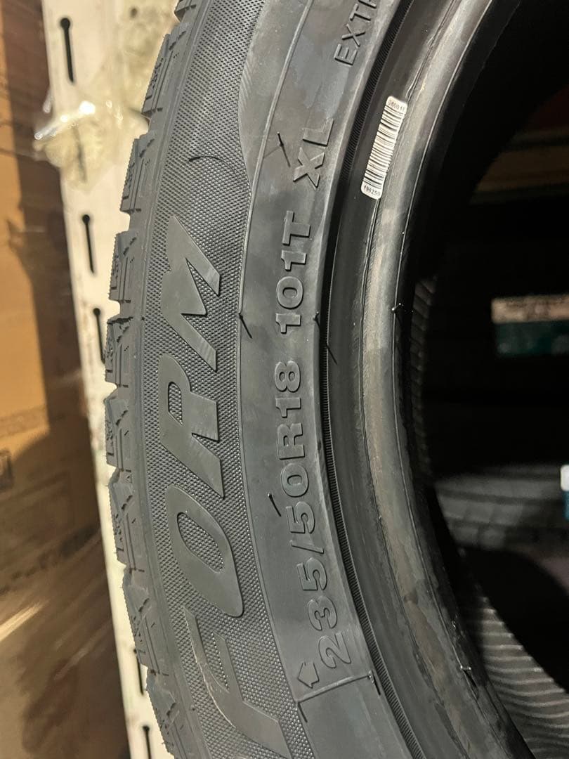 新品激安アルファードスタッドレスタイヤ 4本セット235/50R18 25年