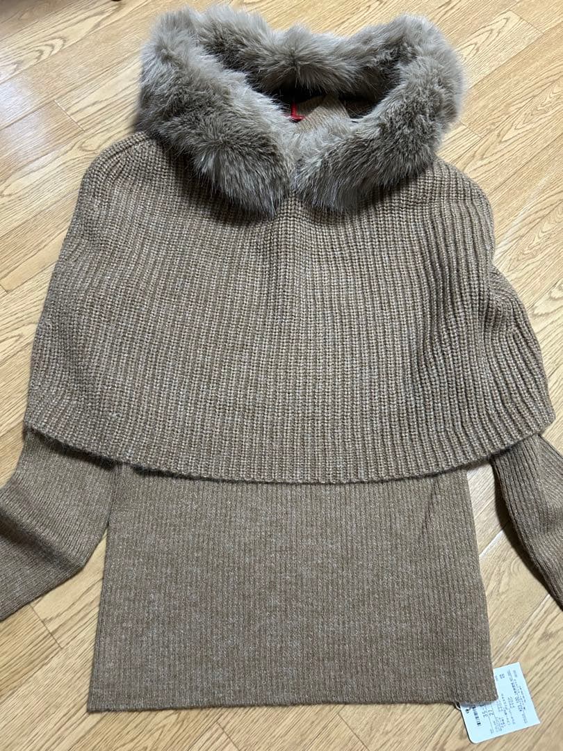 ファー付きニットセーター