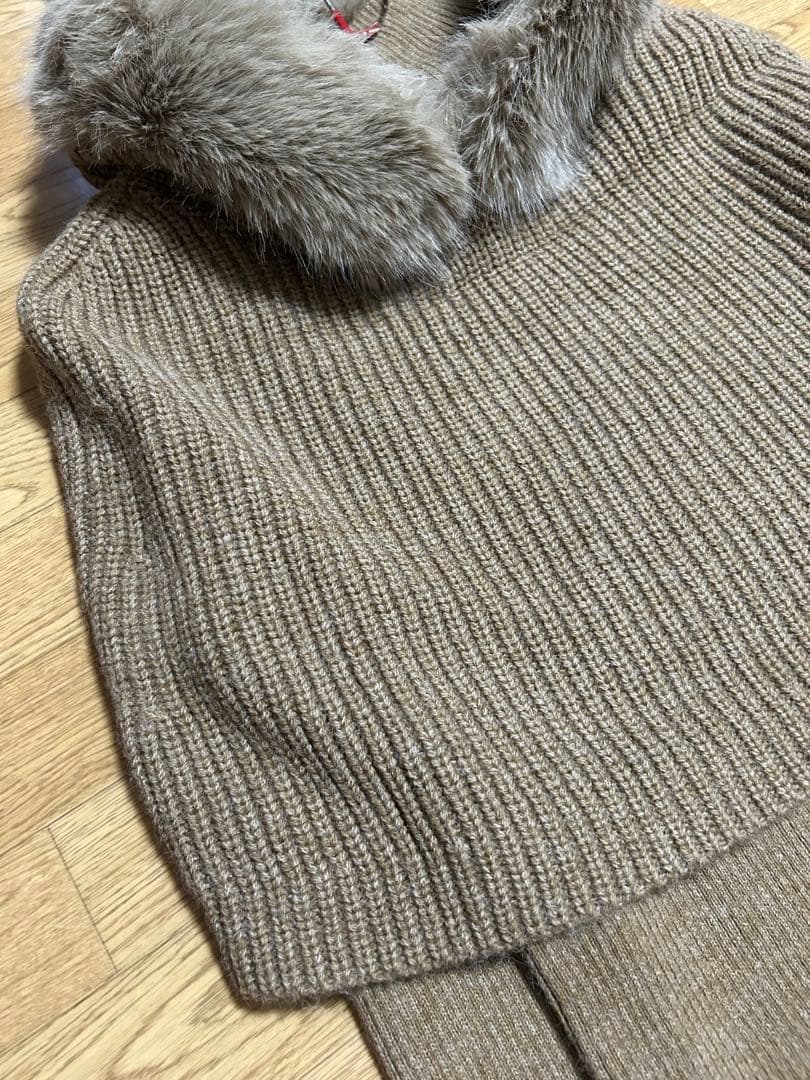 ファー付きニットセーター