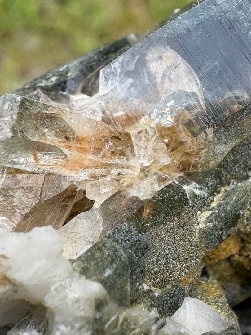 【匿名は発送】ガネッシュヒマール産 クローライト内包水晶