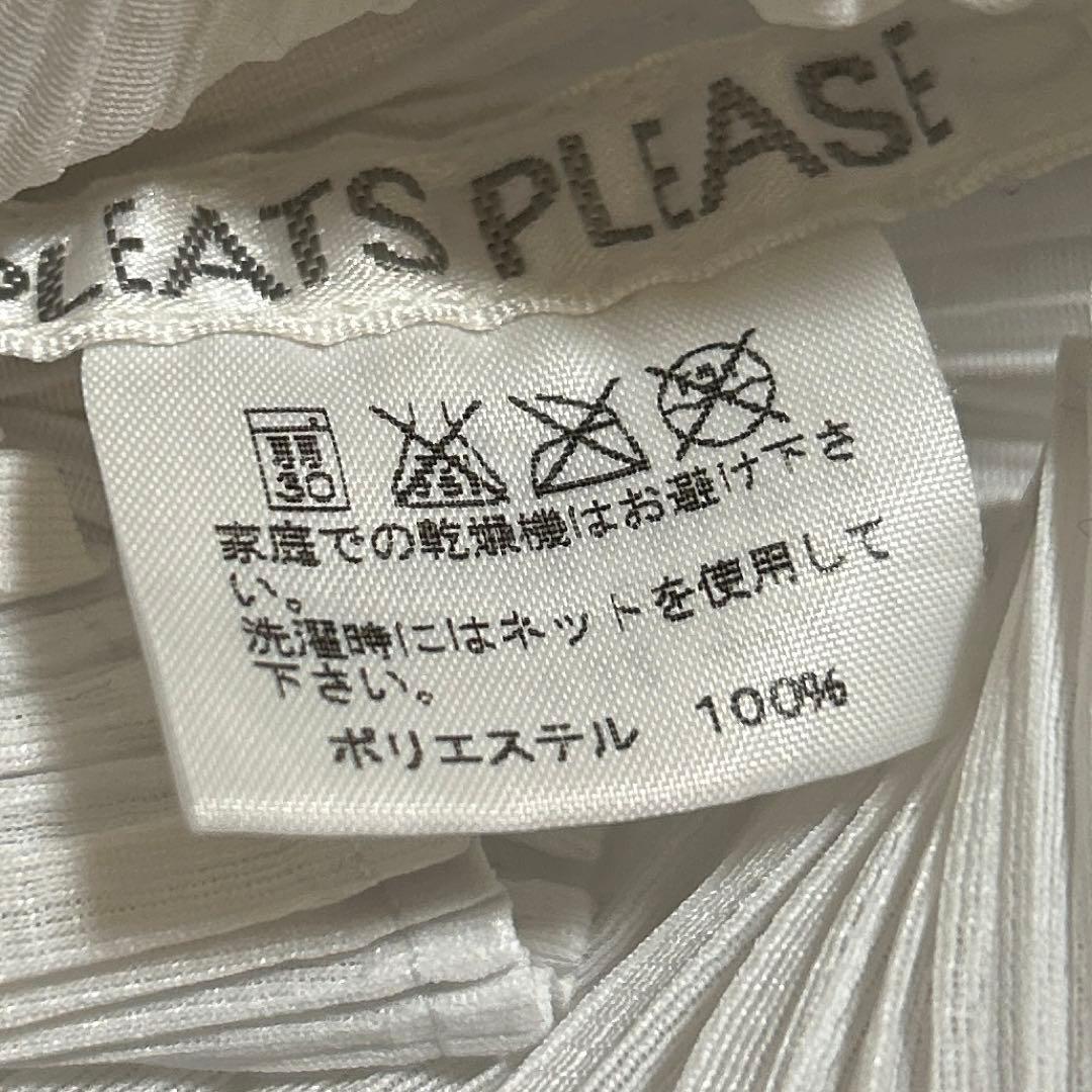 プリーツプリーズ　ホワイトシャツ半袖トップス