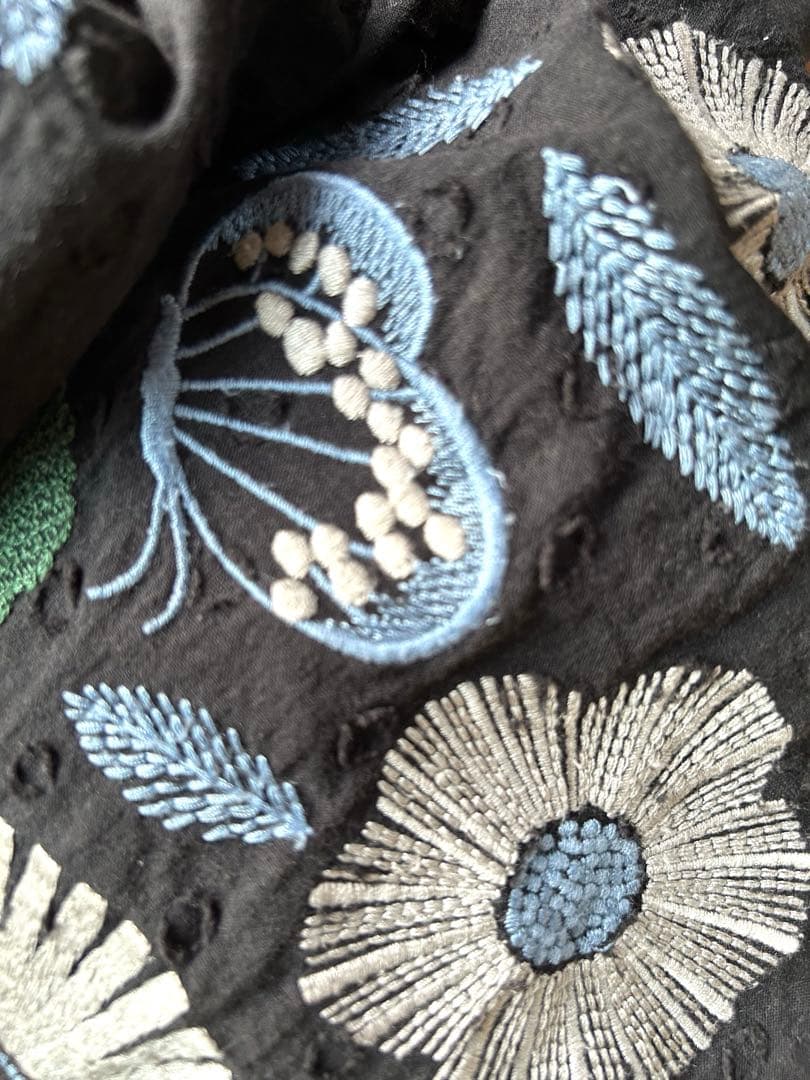 ぶうたん　マーブルシュッド 刺繍ブラウス