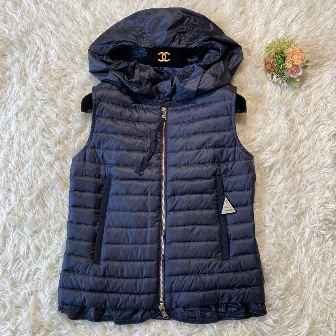 極美品 モンクレール EBLE GILET フード付き ナイロンダウンベスト