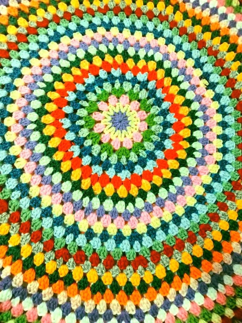 ハンドメイド☆かぎ針編み☆円形カバー☆グラニーステッチ☆