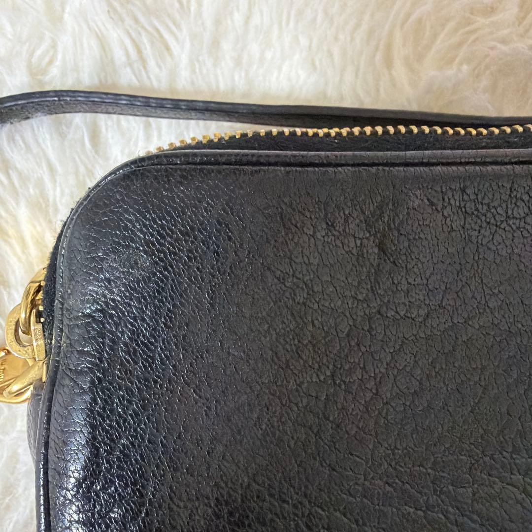 MIU MIU ブラックレザーポーチ