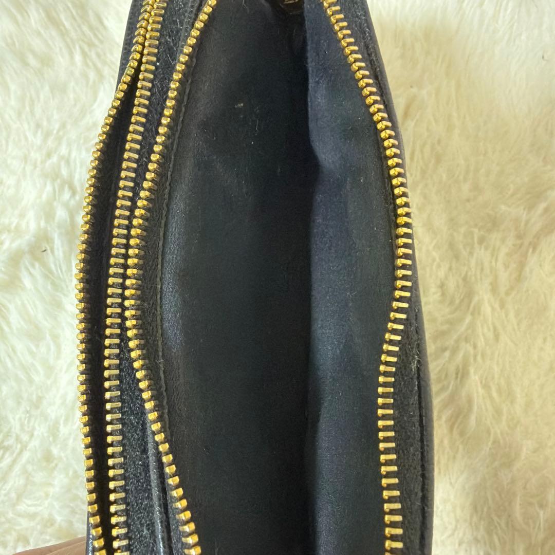 MIU MIU ブラックレザーポーチ