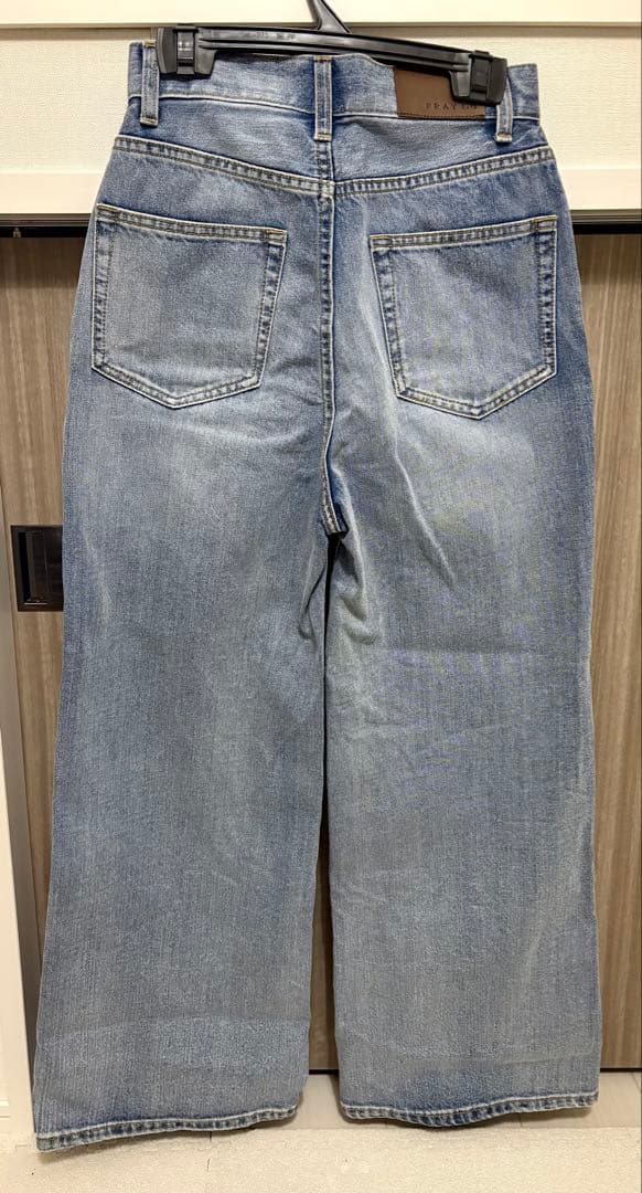 【ほぼ新品】【FRAY I.D】ハイウエストセンタープレスワイドデニムLBLU