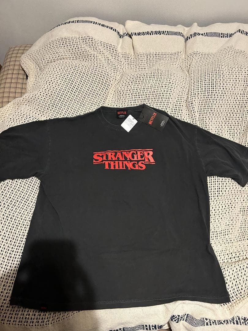 STRANGER THINGS Tシャツ