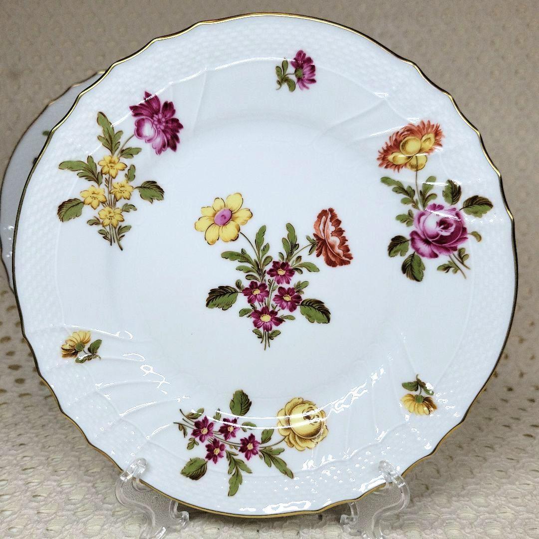 リチャードジノリ ドッチア工房　手描き　花柄　１９.５cmプレート２枚　です。