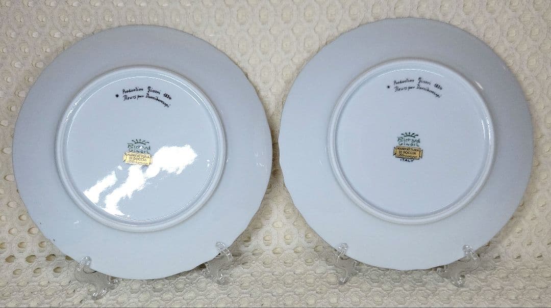 リチャードジノリ ドッチア工房　手描き　花柄　１９.５cmプレート２枚　です。