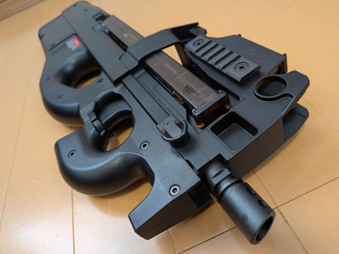 マルイ　p90 電動ガン　多弾数マガジン付