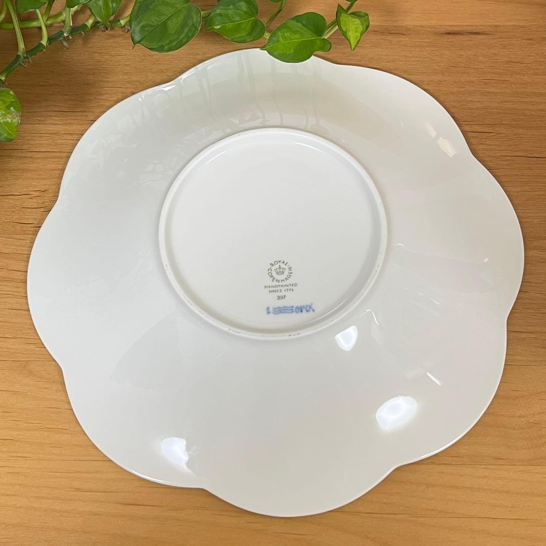 新品！ロイヤルコペンハーゲン / ブルーフルーテッドハーフレースペタルボウル