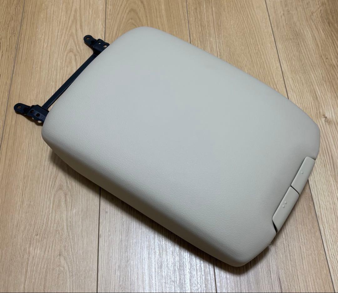 新品　150系ランドクルーザープラド　コンソールアームレスト（ベージュ内装）