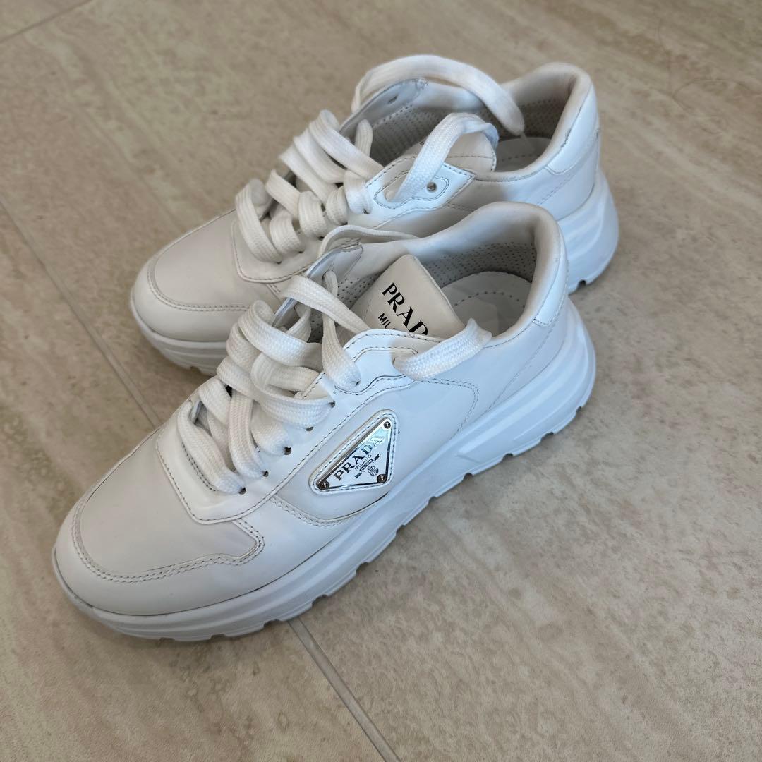PRADA ホワイト スニーカー