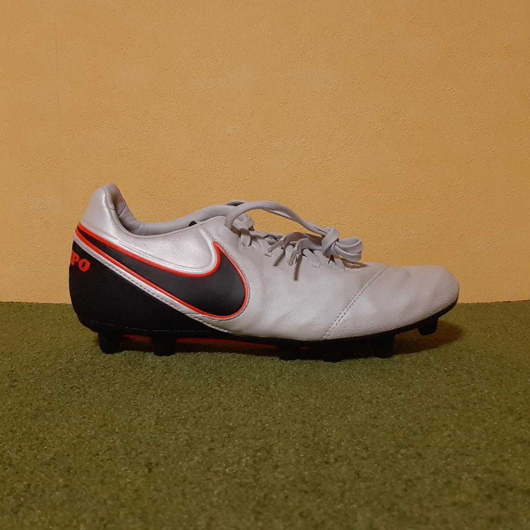 新品 サッカースパイク ナイキ ティエンポ HG 廃盤 激レア 26.0cm