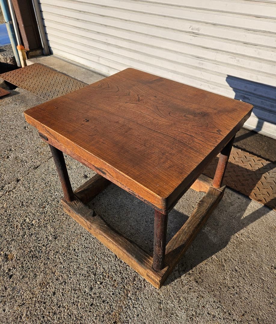 日本のアンティーク やぐらこたつ 櫓こたつ 無垢材の天板付き 木製 飾り台