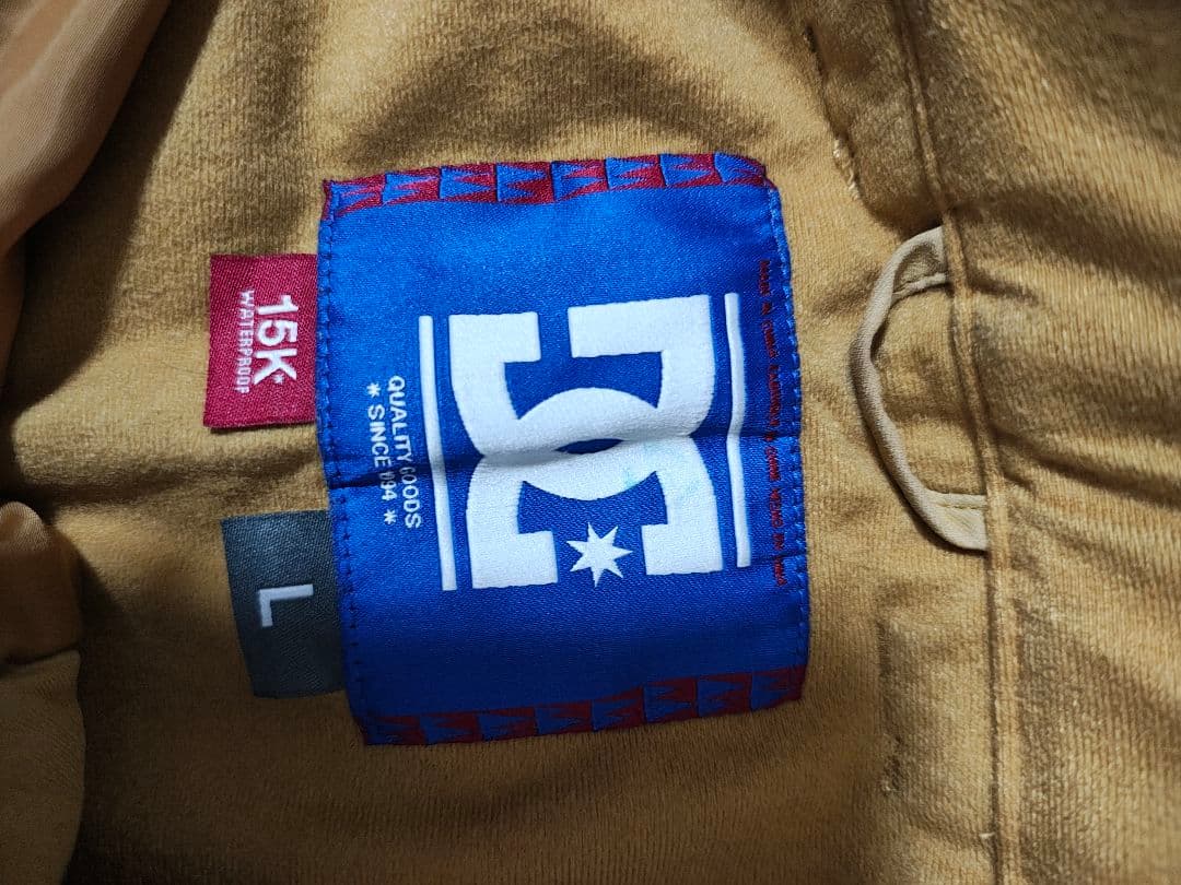 DC　スノボウェア　美品　 M-M-M 迷彩ジャケットとパンツ