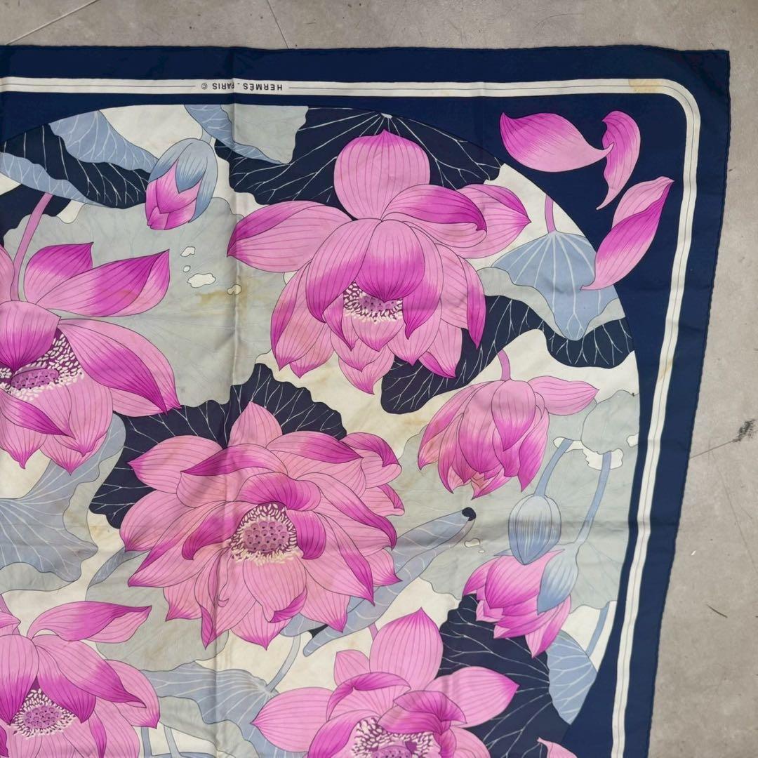 HERMÈS カレ90 ロータス 蓮の花 シルク スカーフ シミあり 中古品