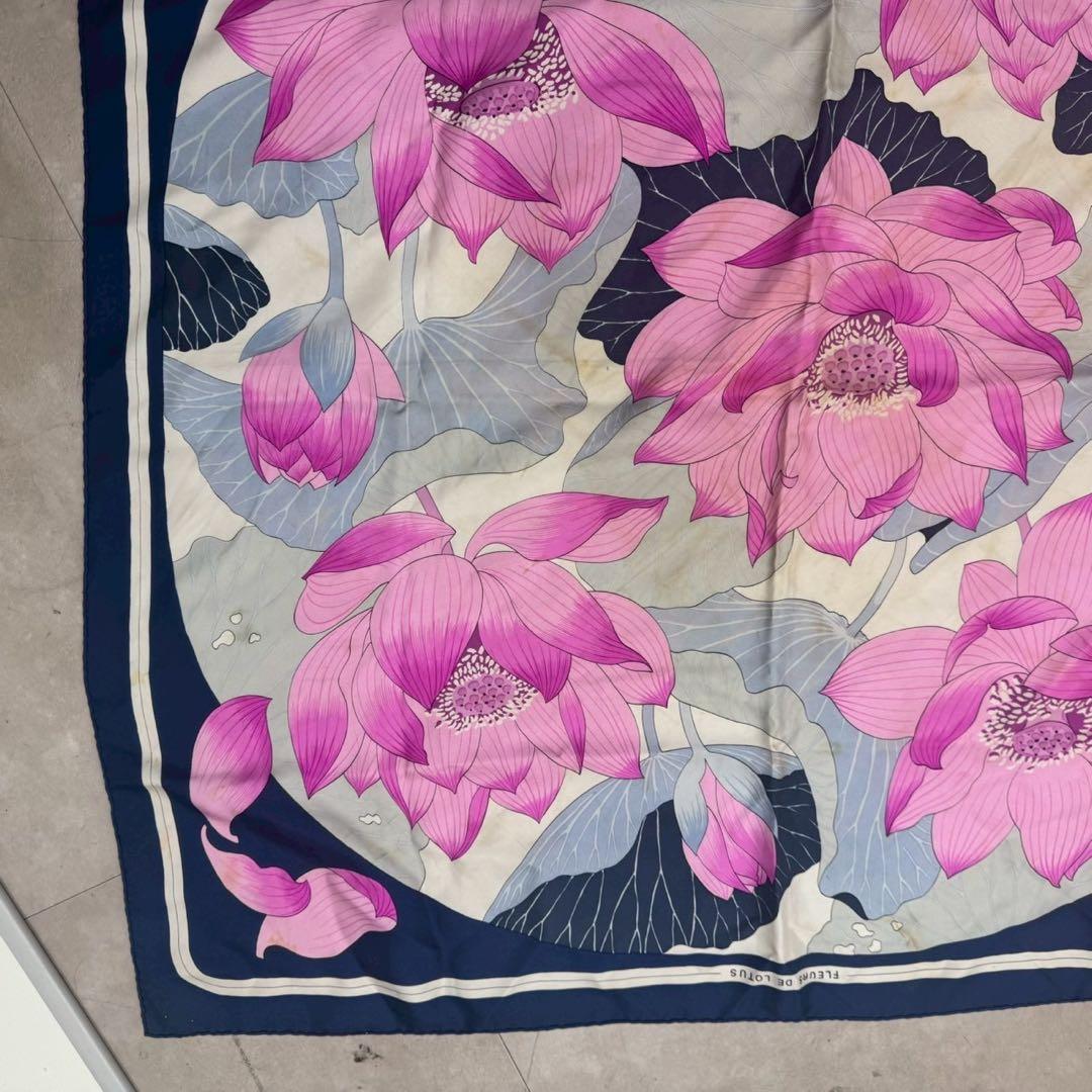 HERMÈS カレ90 ロータス 蓮の花 シルク スカーフ シミあり 中古品