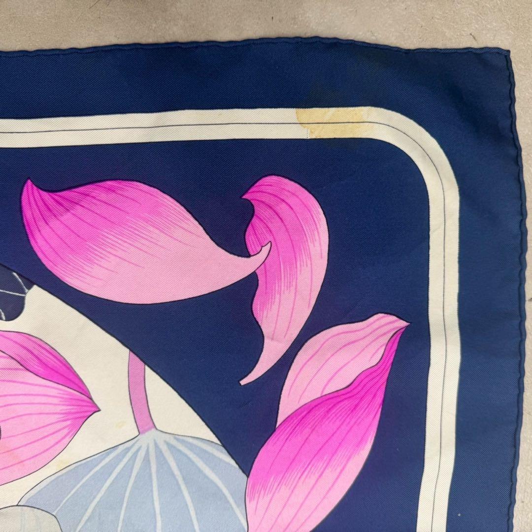 HERMÈS カレ90 ロータス 蓮の花 シルク スカーフ シミあり 中古品