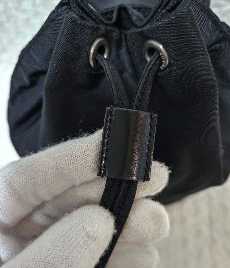 ✨超極美品✨PRADA プラダ　ポーチ　巾着　ナイロン　ブラック　黒　レディース