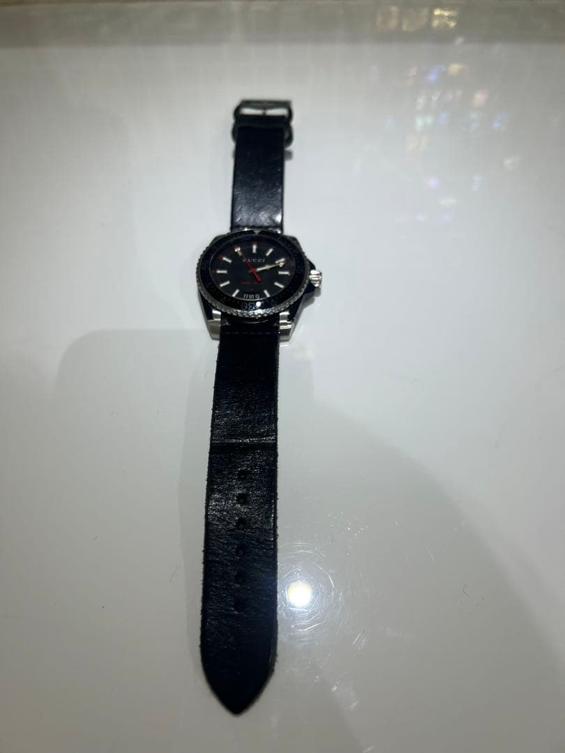 GUCCI グッチ　腕時計　メンズ　クォーツ　電池式　黒