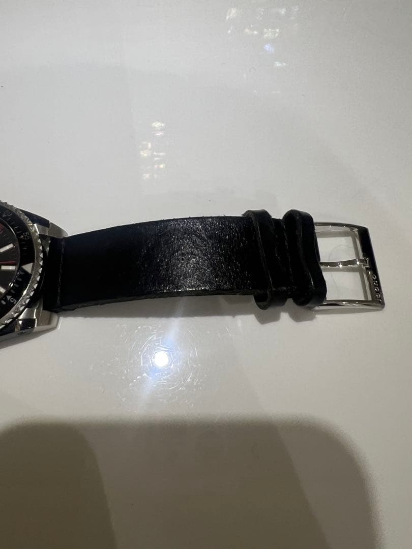 GUCCI グッチ　腕時計　メンズ　クォーツ　電池式　黒