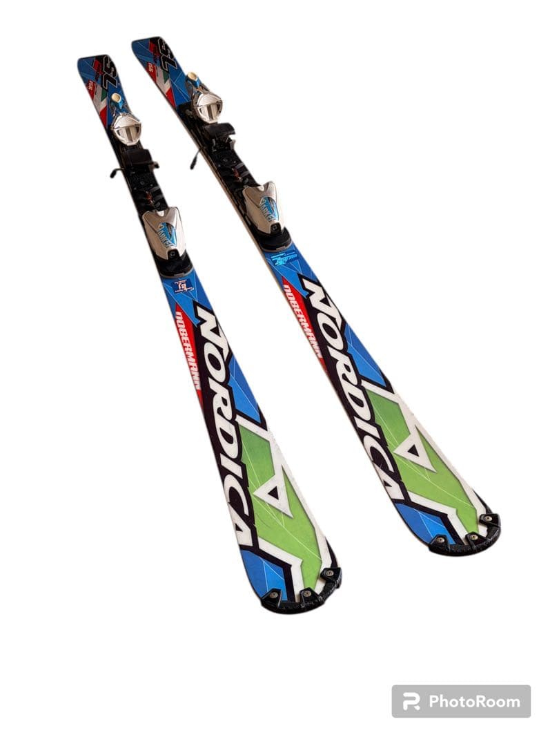 SL 156cmのNORDICAスキー板 ストック付