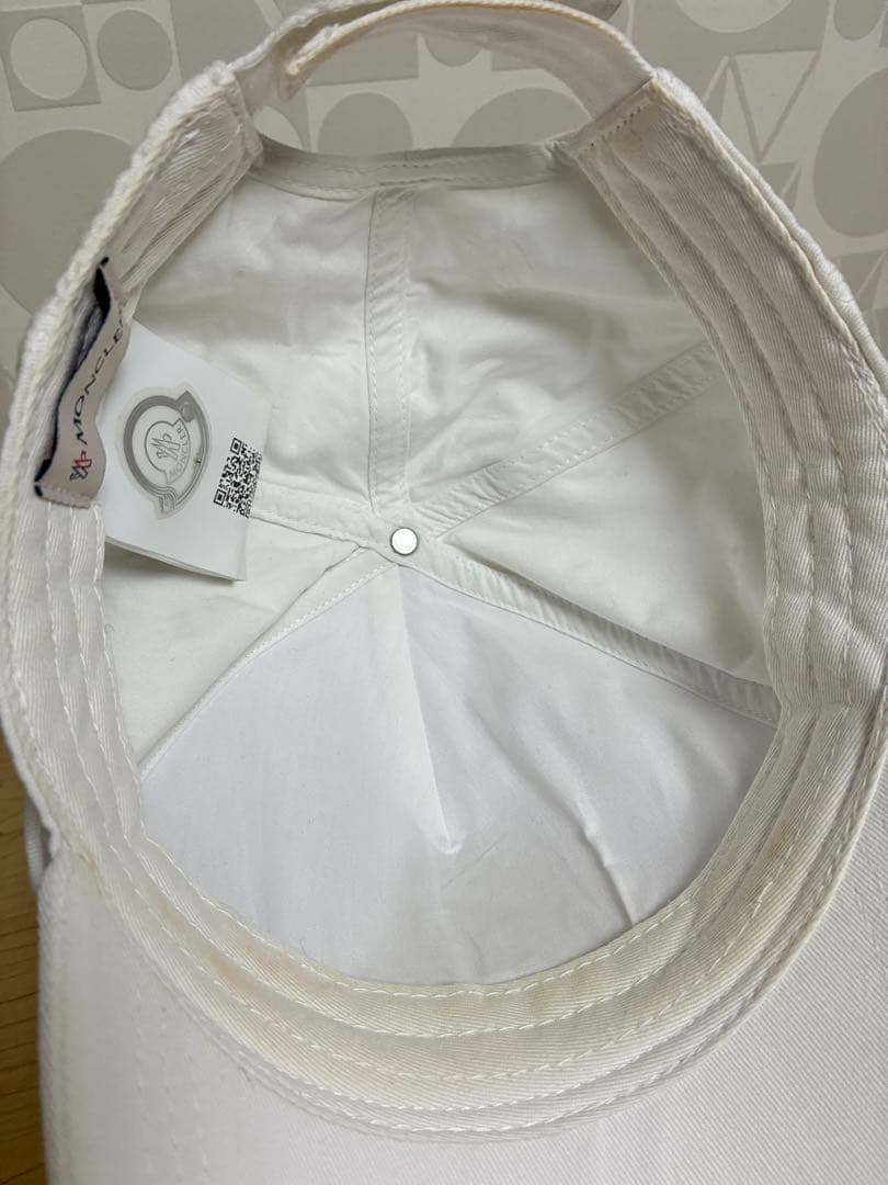 MONCLER(モンクレール)刺繍ロゴ ホワイトキャップ