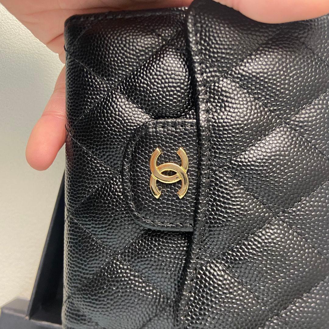 CHANEL（シャネル）ブラックレザー 三つ折り財布