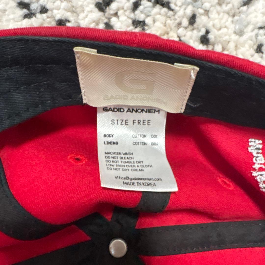 GADID ANONIEM GORECELIK 赤 ベースボールキャップ