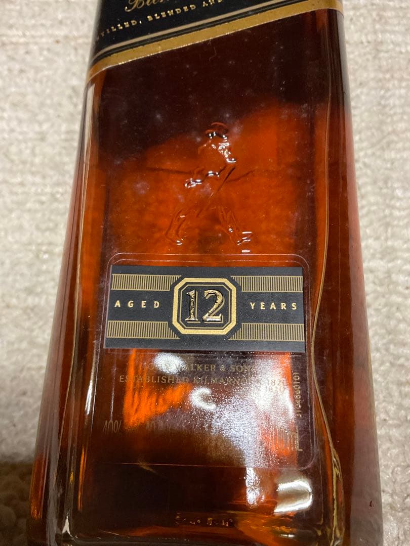 JOHNNYE WALKER／BLACK LABEL・AGED12YEARS。