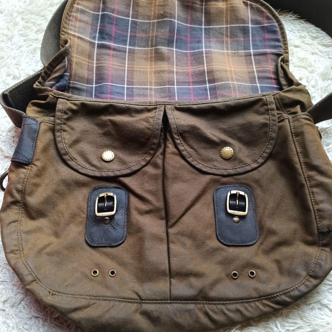 Barbour Tarras ワックス レザー トリム ショルダーバッグ