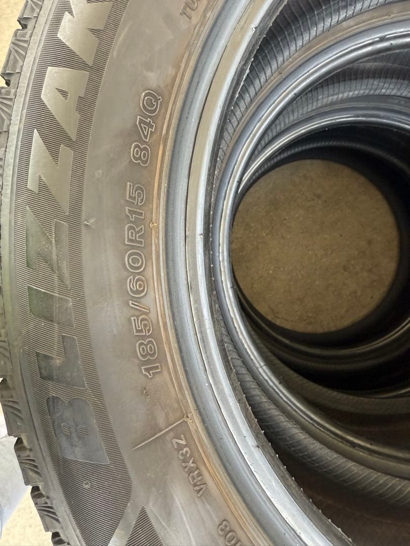 バリ山　185/60R15 ス 24年製 BS BLIZZAK VRX3