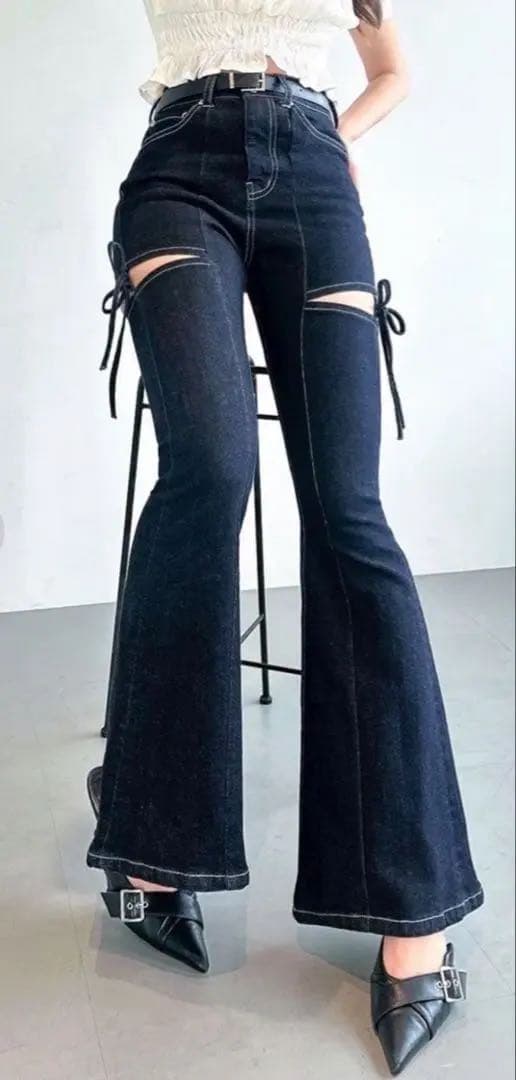 【新品未使用】カットアウトリボンデニムパンツ　リゼクシー