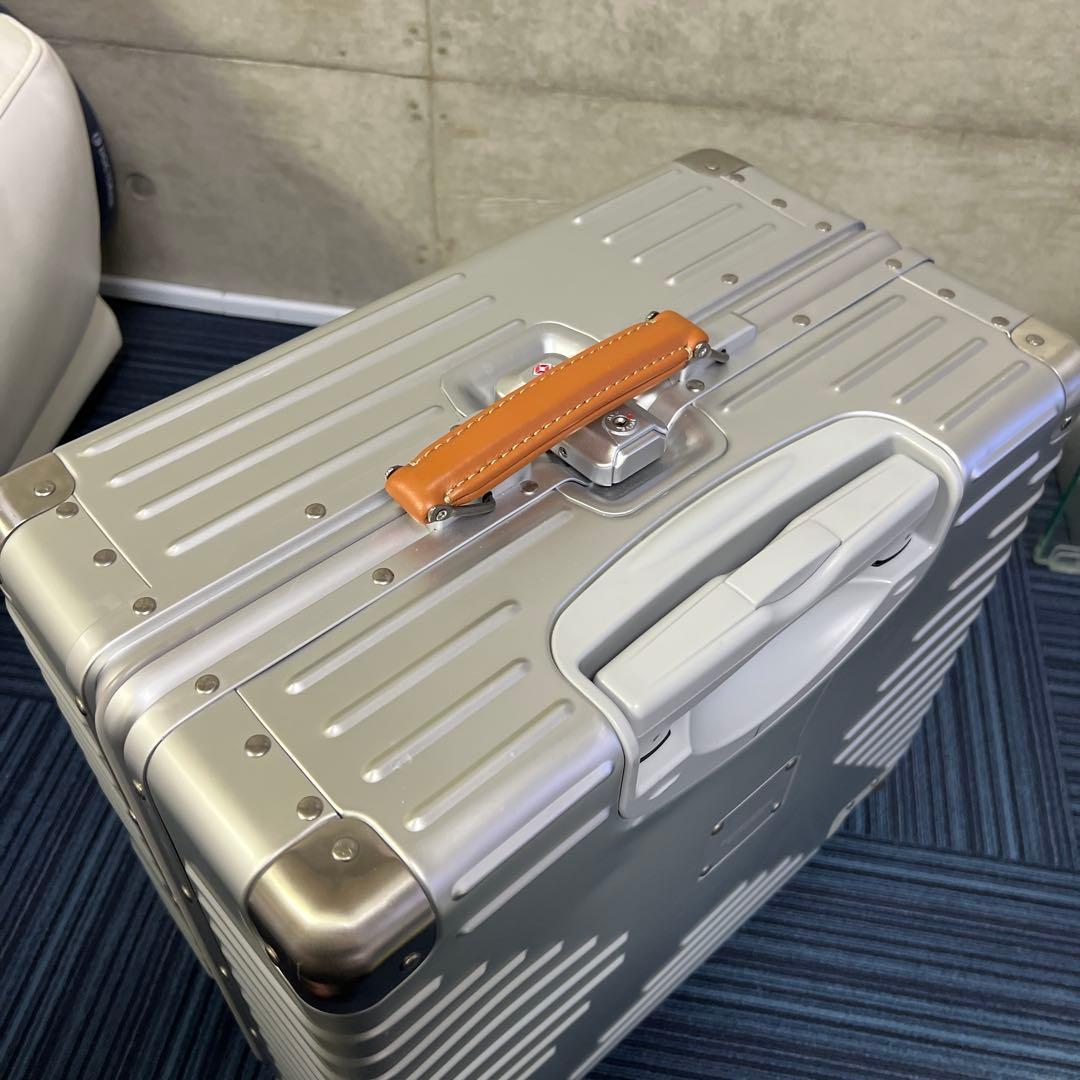 イノベーター　42L アルミニウム キャリーケース 美品