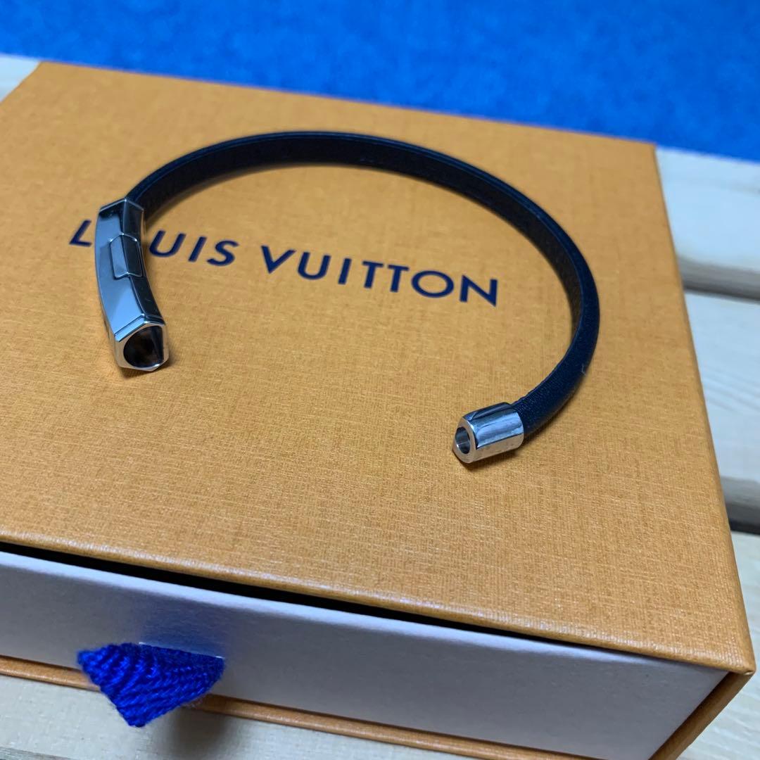 LOUIS VUITTON 黒 レザーブレスレット