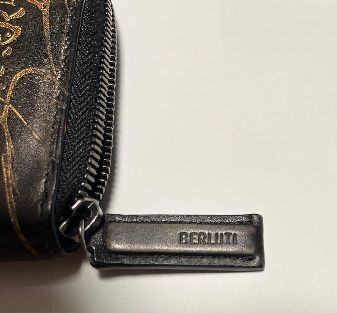 ベルルッティ イタウバ　カリグラフィー　ラウンドジップ 長財布