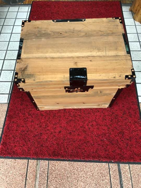 茶箱 を宝箱風に  縦42  横52  奥37  中  蓋  トタン張り
