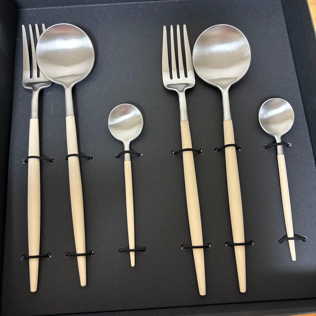 クチポール　アイボリー